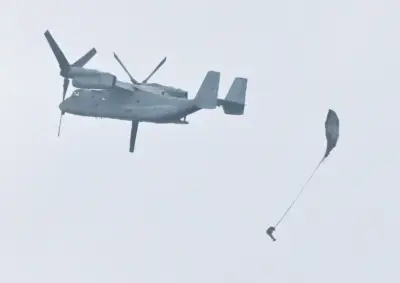 米軍、辺野古沖で17年ぶりパラシュート降下訓練 住民不安