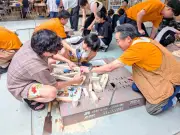 親子124組が三線やいす作りに挑戦 うるま市で手づくり広場