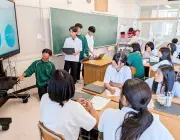 うるま市の中学生が起業プランを発表、社会人が助言
