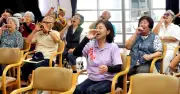 大宜味村老人クラブ連合会が認知症予防のための「笑いヨガ講座」を開催！26人が参加し笑いの効果を実感