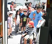 那覇バスが若狭小でバスの乗り方教室 車いす利用者も体験