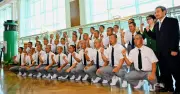 沖縄尚学、甲子園へ出発　史上7校目の夏連覇目指す