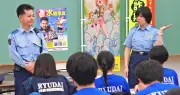 琉球大学付属中学生、浦添署で警察官の仕事を学ぶ体験学習