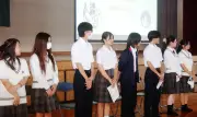 浦添商業で慰霊の日特設授業 ホリーニョさんが講演