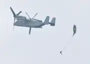 米軍、辺野古沖で17年ぶりパラシュート降下訓練 住民不安