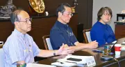 第33回沖縄タイムスと読者委員会開催 慰霊の日特集を評価