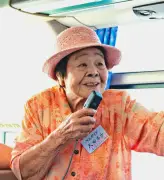 ９３歳の大田吉子さん、バスガイドに復帰 国頭ツアーで願い実現