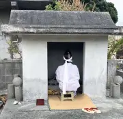 粟国村で「6月折目」　五穀豊穣や旅の安全祈願　島内15カ所の拝所回る