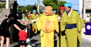 赤田のみるくウンケー、扇で厄払い　首里赤田町で伝統行事