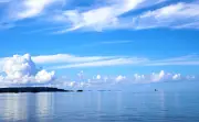 空と海の青が溶け合う 名護市稲嶺で夏の絶景