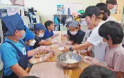 城の森学童クラブで食体験イベント　タコスや餅作りに挑戦