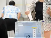 知事選期日前投票始まる 那覇市役所に列、初日1194人 県選管が親子連れ投票呼びかけ