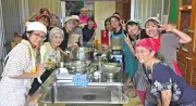 小学生もさし草料理に挑戦 南城市で調理教室 飲食店主が指導