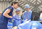 医療・介護の役割学ぶ親子職業体験 宜野湾で「美らLIFEフェス」