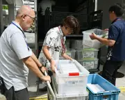 那覇市選管、知事選の投票所入場券17万6千通を発送