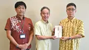 おきなわC＆Cが熊本地震義援金20万円を沖縄タイムス社に託す