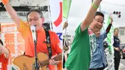 沖縄知事選、初の週末 古謝氏・玉城氏が30度超える真夏日に街頭で支持訴え