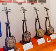人間国宝4人の三線展示　浦添・国立劇場おきなわで来月23日まで