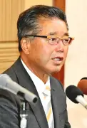 下地氏、知事選取り下げ 自民と政策合意 鉄軌道5年めど盛り込む