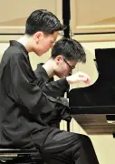 宮古島出身の双子大学生がピアノ連弾、クラシック名曲披露 熊本地震乗り越え