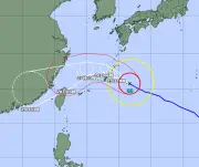 台風18号が大東島に最接近、沖縄本島は25日昼前に暴風警報へ