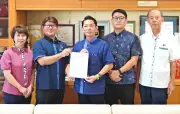 浦添市議会公明会派、松本市長に27年度予算編成へ97項目の政策提案書