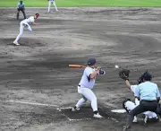 米高校生チーム「ナイツ」が県内選抜に8-1で快勝 スピードとパワー披露