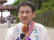 屋良朝助氏、守礼門前で第一声 「琉球自治共和国」掲げる 沖縄知事選