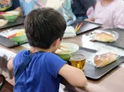 子どもの居場所運営に物価高直撃 職員総出で安い食料品確保 知事選の争点に