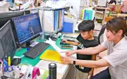 本部町役場で子ども職場参観 園児から小2の8人が体験