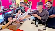 糸満西崎のこども食堂が「回らないすし」を振る舞う 地域で共に子育て