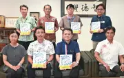 沖縄美ら島財団、県教育庁に絵本「ちゅらうみのオキちゃん」寄贈