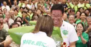 「わったー知事」かけ声にガッツポーズ　古謝さん「沖縄を前に」誓う