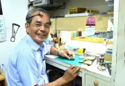 時計は思い出を刻むもの 比嘉利信さん、55年の店を閉める