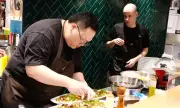 県産食材で独創的料理 香港の料理長2人が那覇でテストキッチン