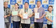 JAおきなわ糸満支店が親子健康手帳ケース500個を寄贈、市内妊婦に配布へ