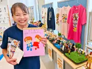 キングス熱烈ファン小橋川さんの手作り人形展、コザ信金本店で25日まで