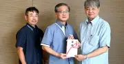 コザ信金がりゅうちゃん募金に50万円 喜友名理事長「貧困に負けず頑張って」