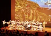 軽便鉄道の旅をしまくとぅばで熱演 第15回Onステージに小学生から高齢者まで参加