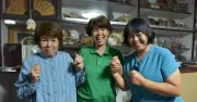 高江洲みどり氏、沖縄市議2期目へ 原点は給食費値上げ、子育て世代の声を力に