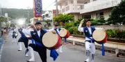 中城村津覇青年会が旧盆ウークイにエイサー 力強い大太鼓に住民喜ぶ