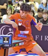 アスティーダがＫＭ東京に４－０で完勝、首位守る