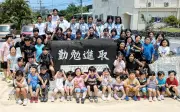 粟国幼小中学校の石碑「勤勉進取」 校歌の一節を校訓に