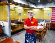 浦添の沖縄そば店「あがり家＋」、アグーだしの一杯で21周年