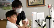 やんばる医療体験フェスタ2026開催 児童が本物の医療器具操作に挑戦